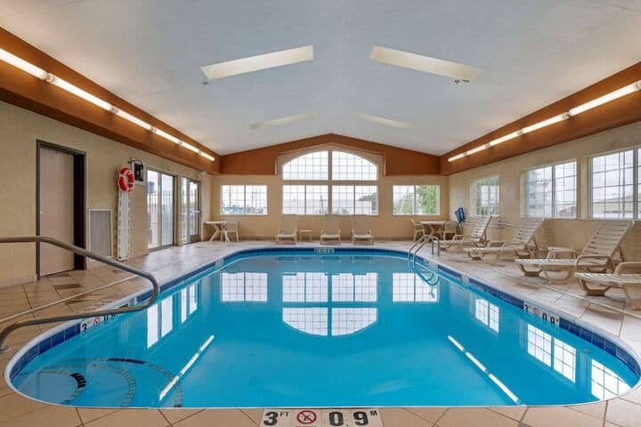 Pool 33 of 55